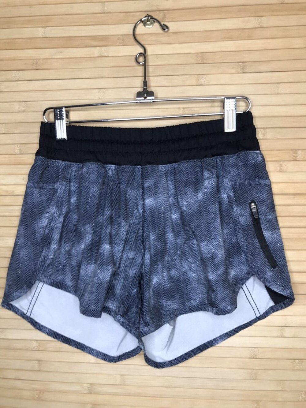 Lululemon Run Tracker Shorts Grey Black Size 6 Running Workout Run